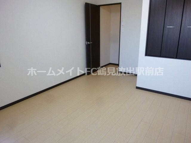 大阪市城東区東中浜５丁目のアパートの洋室
