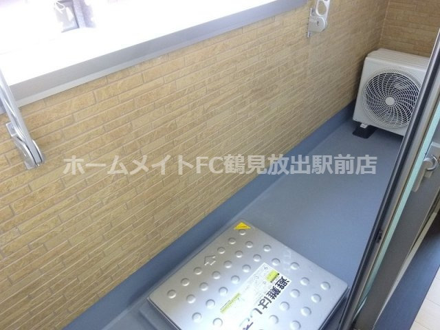 大阪市城東区東中浜５丁目のアパートのバルコニー