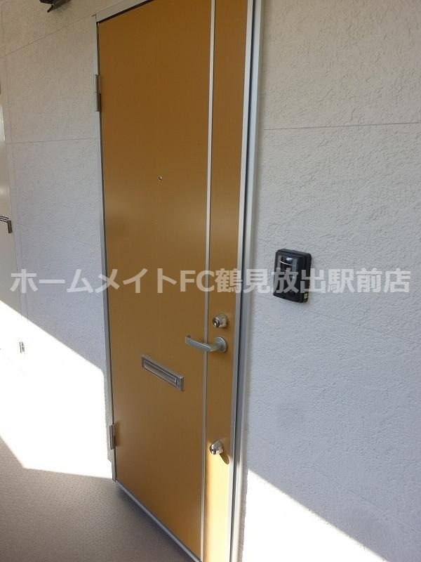 大阪市城東区東中浜５丁目のアパートの玄関