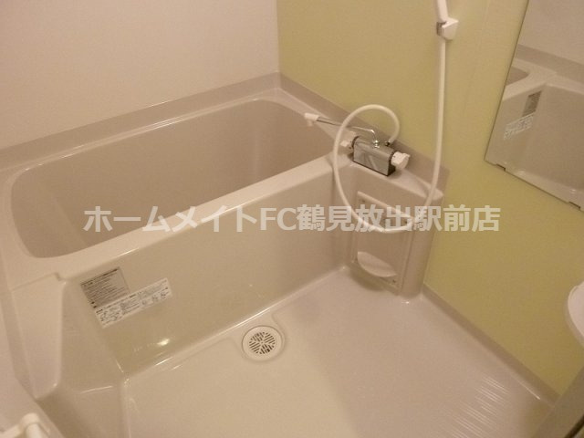 大阪市城東区東中浜５丁目のアパートの浴室