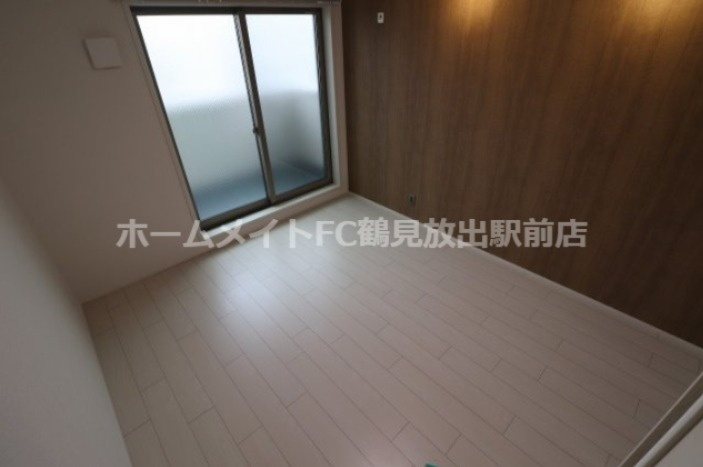 大阪市鶴見区今津南２丁目のアパートの洋室