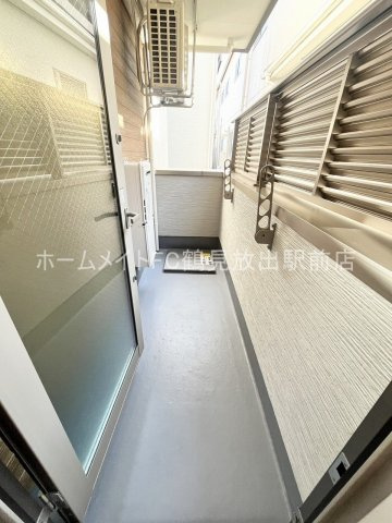 大阪市鶴見区今津中４丁目のアパートのバルコニー