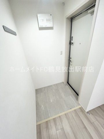 大阪市鶴見区今津中４丁目のアパートの玄関