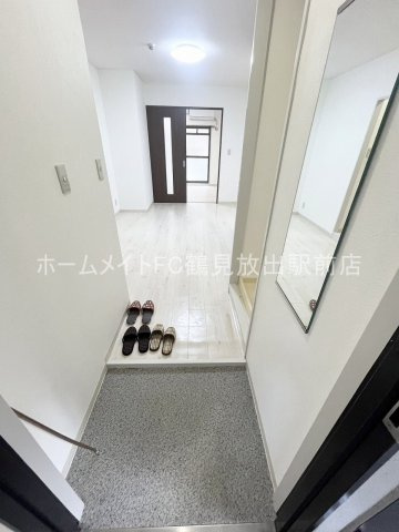 大阪市鶴見区鶴見４丁目の賃貸マンションの玄関
