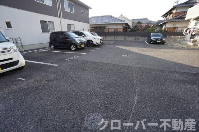 ハピネス A棟の駐車場