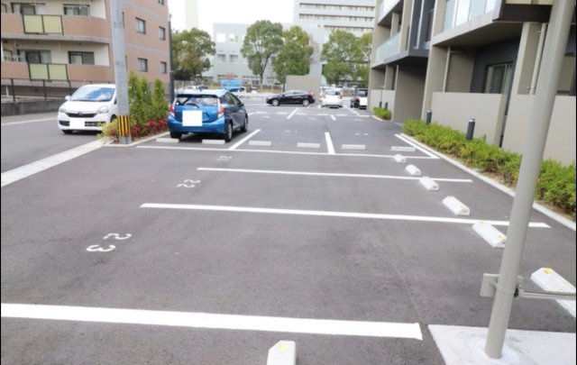 アン・シャトウの駐車場