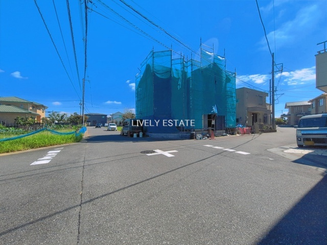 越谷市大字大道 新築分譲住宅 の前面道路含む現地写真