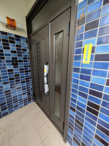 日吉本町３丁目戸建の玄関