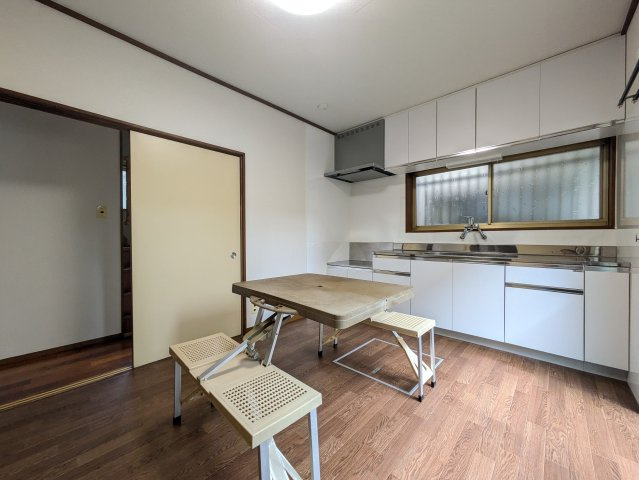 日吉本町３丁目戸建の居間・リビング