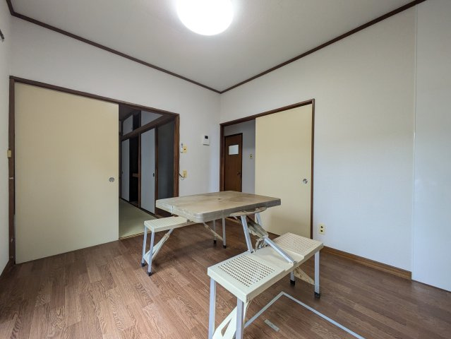 日吉本町３丁目戸建の居間・リビング