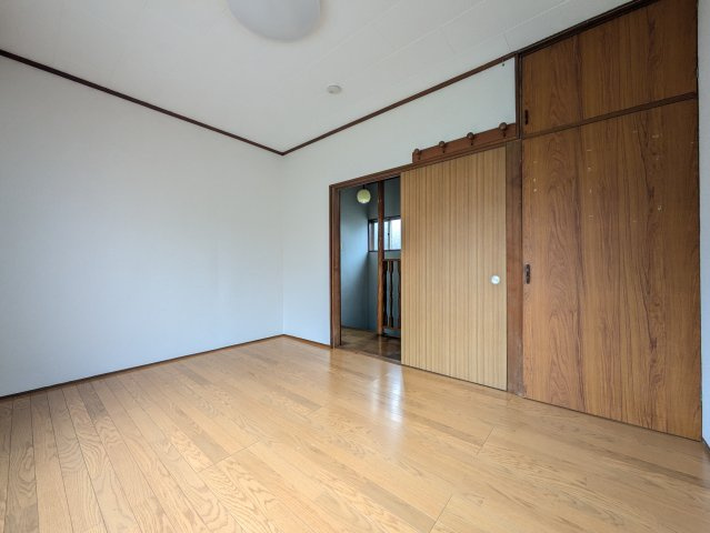日吉本町３丁目戸建の洋室
