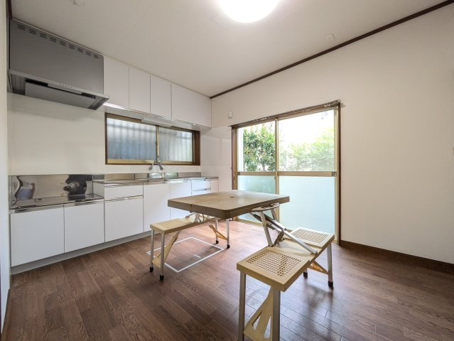 日吉本町３丁目戸建の居間・リビング