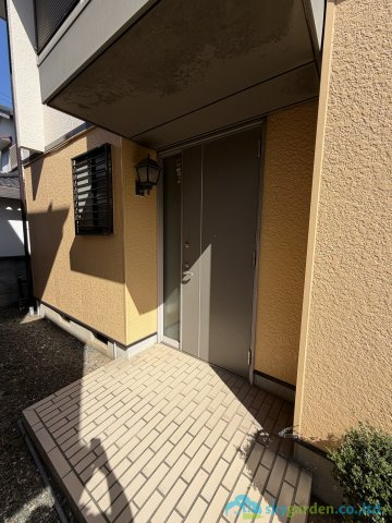 平塚市横内　中古戸建の玄関