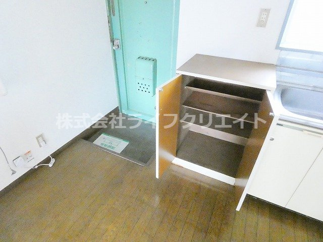 ハイブリッヂマンションの玄関