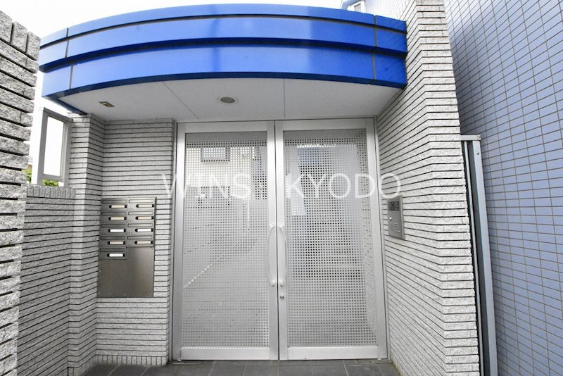 世田谷区千歳台４丁目の賃貸マンションのエントランス