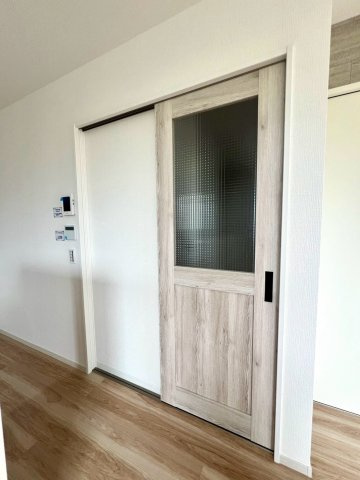 【その他】 | 茅ヶ崎市松尾新築戸建 | リビングから玄関へ続く扉