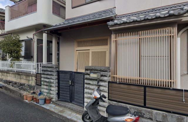 真上町６丁目戸建のエントランス