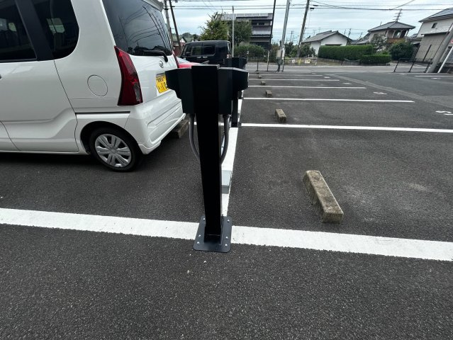 メゾンアルボーレの駐車場
