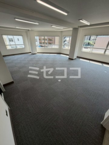 佐谷中央ビル　BRAVI不動産の内装|【佐谷中央ビル】明るい色調の室内です