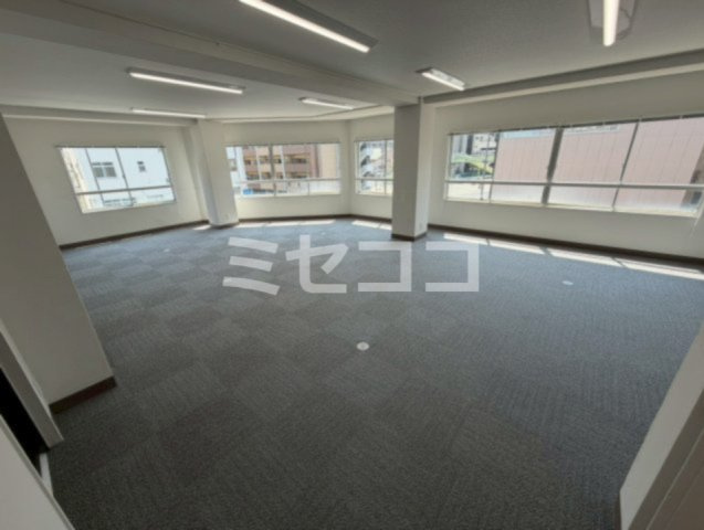 佐谷中央ビル　BRAVI不動産の内装|【佐谷中央ビル】明るい色調の室内です