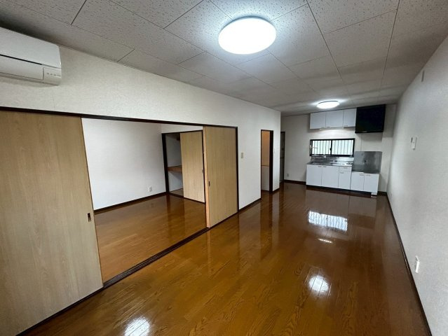 グラッドハウス池田の居間・リビング
