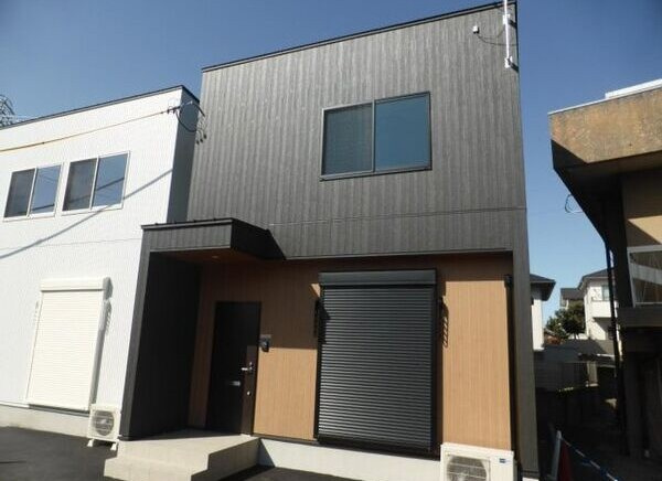 長久手市戸建賃貸 黒の家の外観