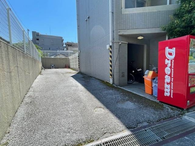 ジョイフル柏の駐車場