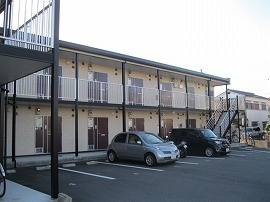 レオパレスガーデン ヴィラの駐車場