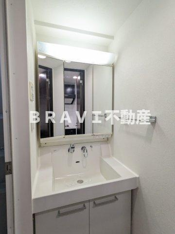 エスライズ本町東　BRAVI不動産の独立洗面台|【エスライズ本町東】独立洗面台あり、毎朝おしゃれに忙しい女性の方におすすめです
