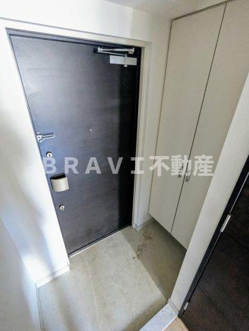 エスライズ本町東　BRAVI不動産の玄関|【エスライズ本町東】ゆったりとした玄関です
