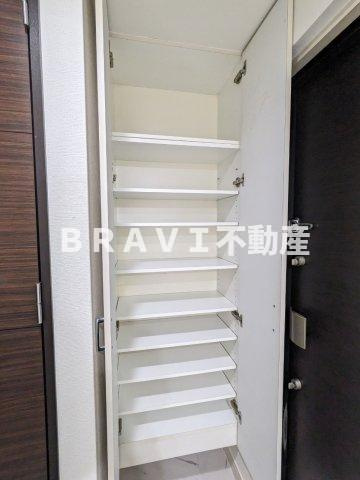 エスライズ本町東　BRAVI不動産の玄関|【エスライズ本町東】シューズボックス