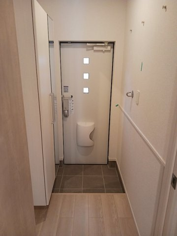 トレスト府中の玄関
