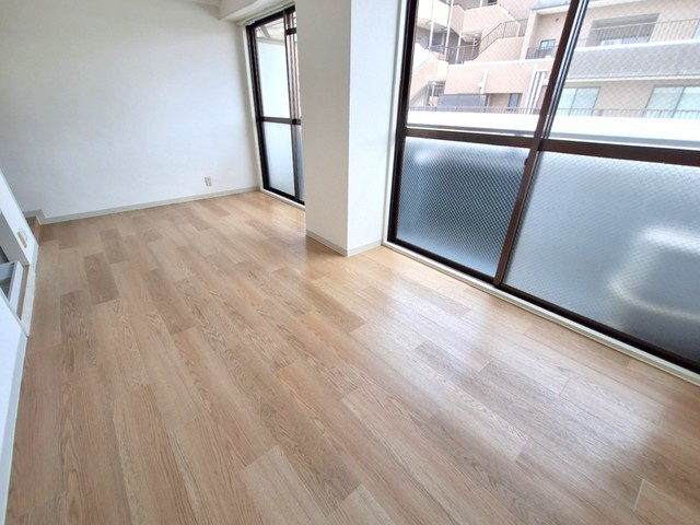 ルミエール赤堤の洋室