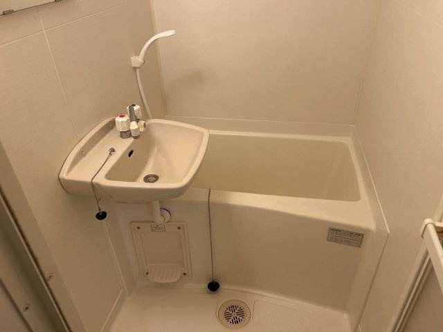 レオパレスタナべの浴室