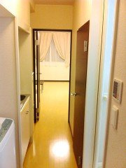レオパレスステラの玄関|玄関からお部屋の風景です