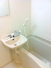 レオパレスステラの浴室|乾燥機付きのお風呂です