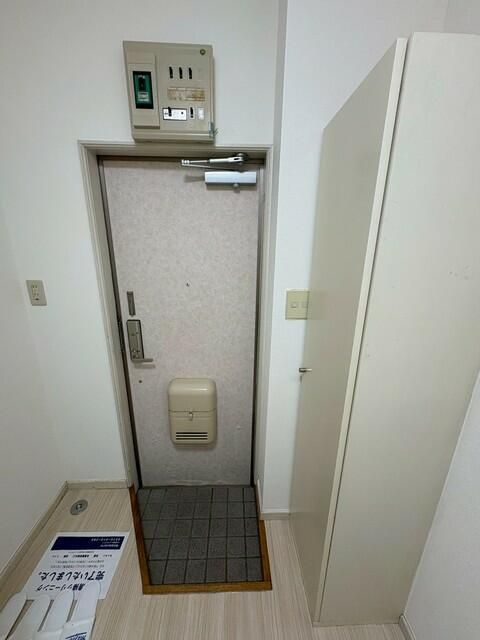 ジュネパレス新松戸第５２の玄関