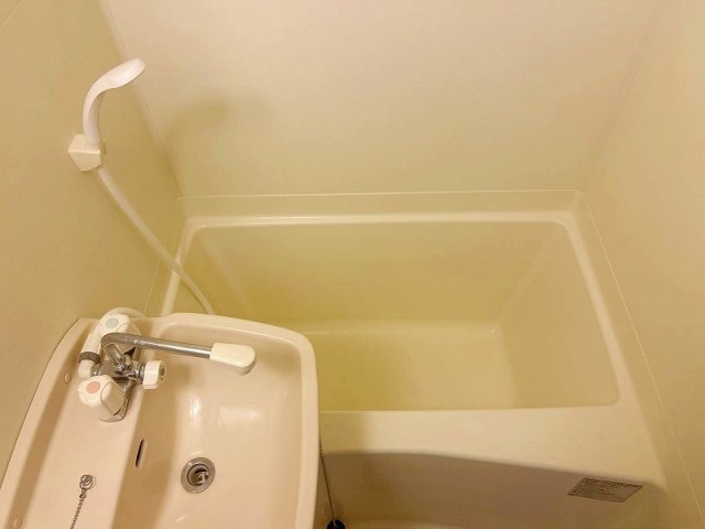 レオパレスサンモールの浴室