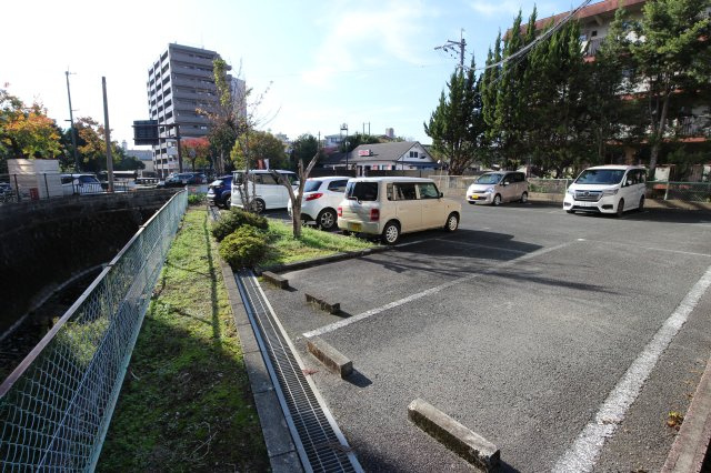 パーシモンの駐車場