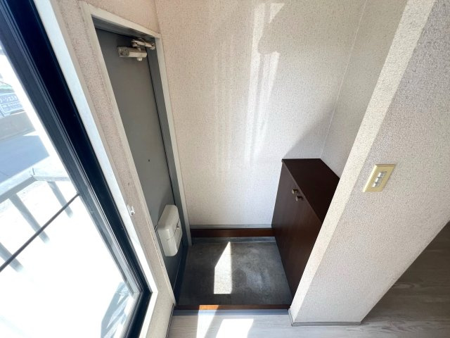 ハイツ新小平の玄関|玄関先から室内が見えづらい間取り