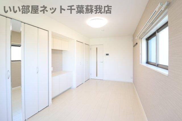 グレイス本千葉の寝室|広くて明るい寝室