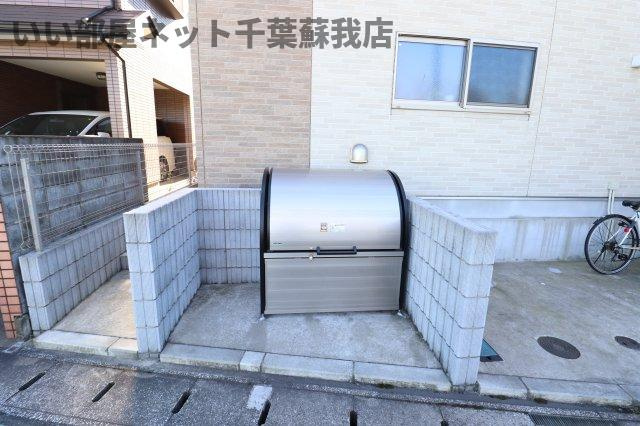 グレイス本千葉のその他共用部分|ゴミストッカー