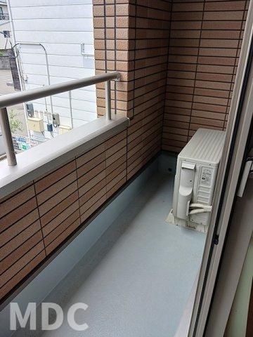 徳島市西新町５丁目のアパートのバルコニー