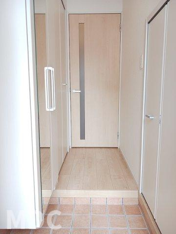 徳島市西新町５丁目のアパートの玄関