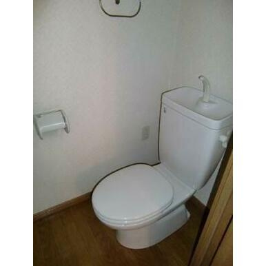 サンフィールドⅢ【キャッシュバック対象物件】のトイレ|落ち着いた色調のトイレです