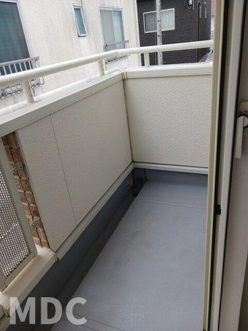 徳島市中前川町４丁目のアパートのバルコニー