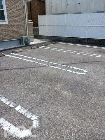 徳島市中前川町４丁目のアパートの駐車場