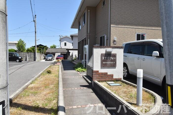 スマートフォー B館のその他|銘板