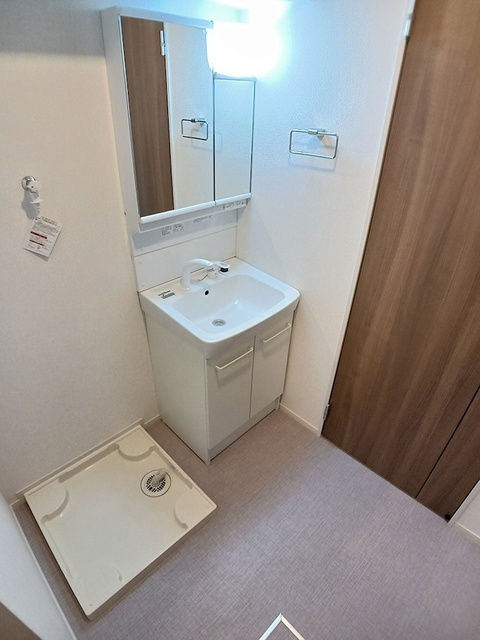 シャトーＫＩＮＫＩ　Ａの洗面所|三面鏡付きシャンプードレッサー