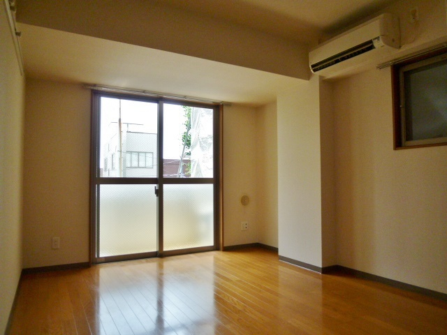 アトラス高円寺の洋室|南向き南西角部屋。